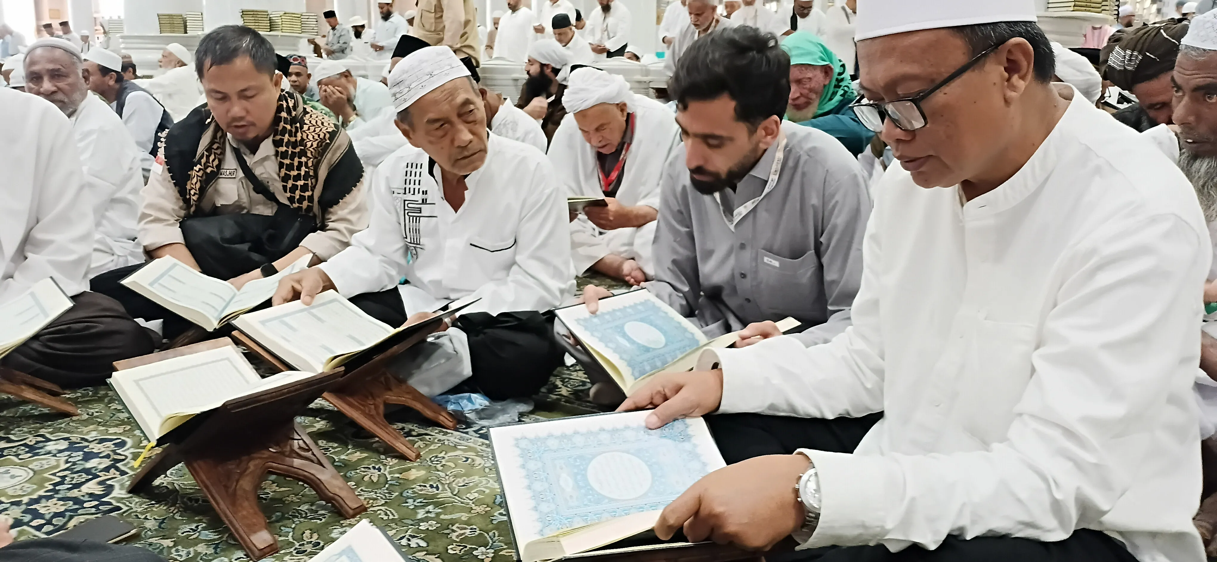 Jamaah UPG 17 Ikuti Tahsin Al-Qur’an di Masjid Nabawi Bersama Syaikh Ibrahim Abdul Jalil Muhsin