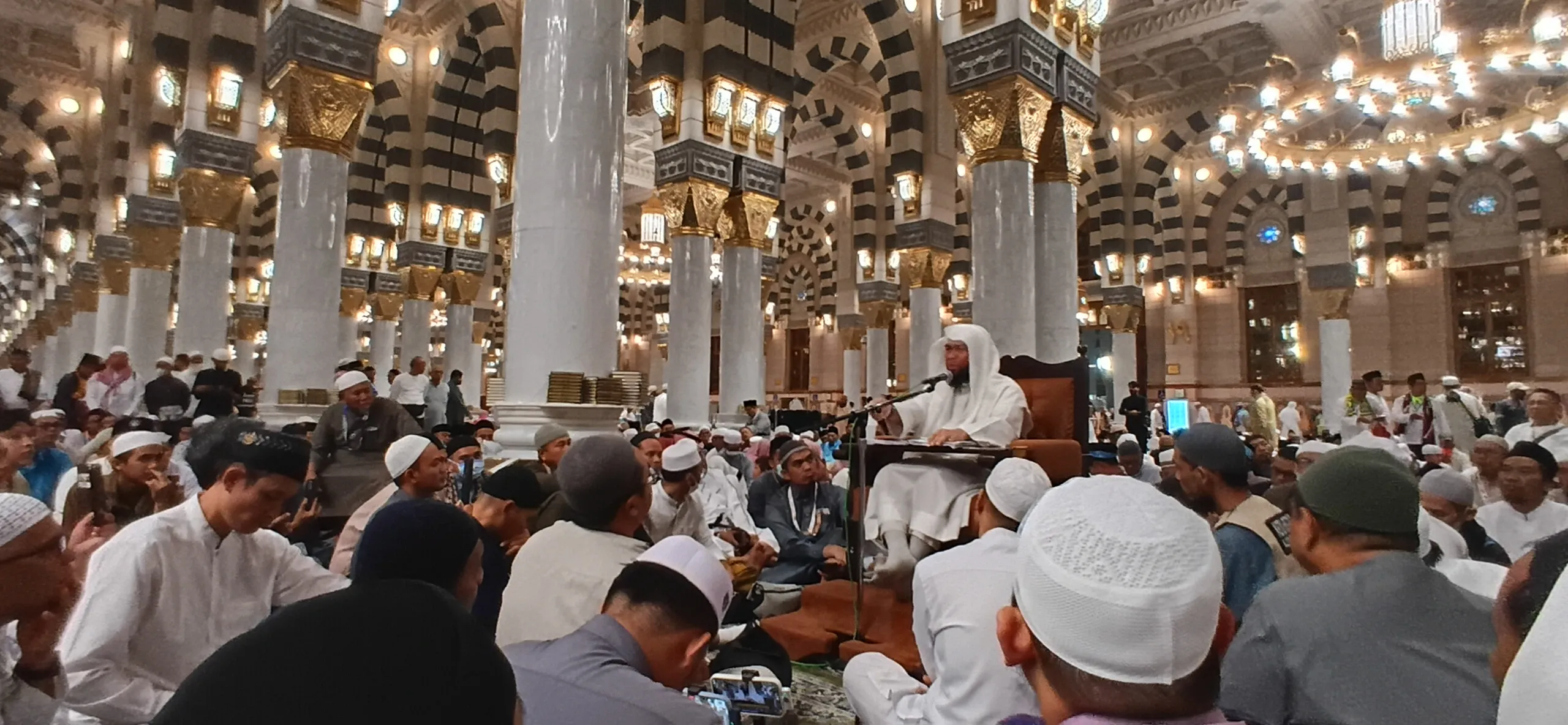 Kajian Bahasa Indonesia di Masjid Nabawi, Ustadz Ariful Bahri Bahas Makna Haji Mabrur