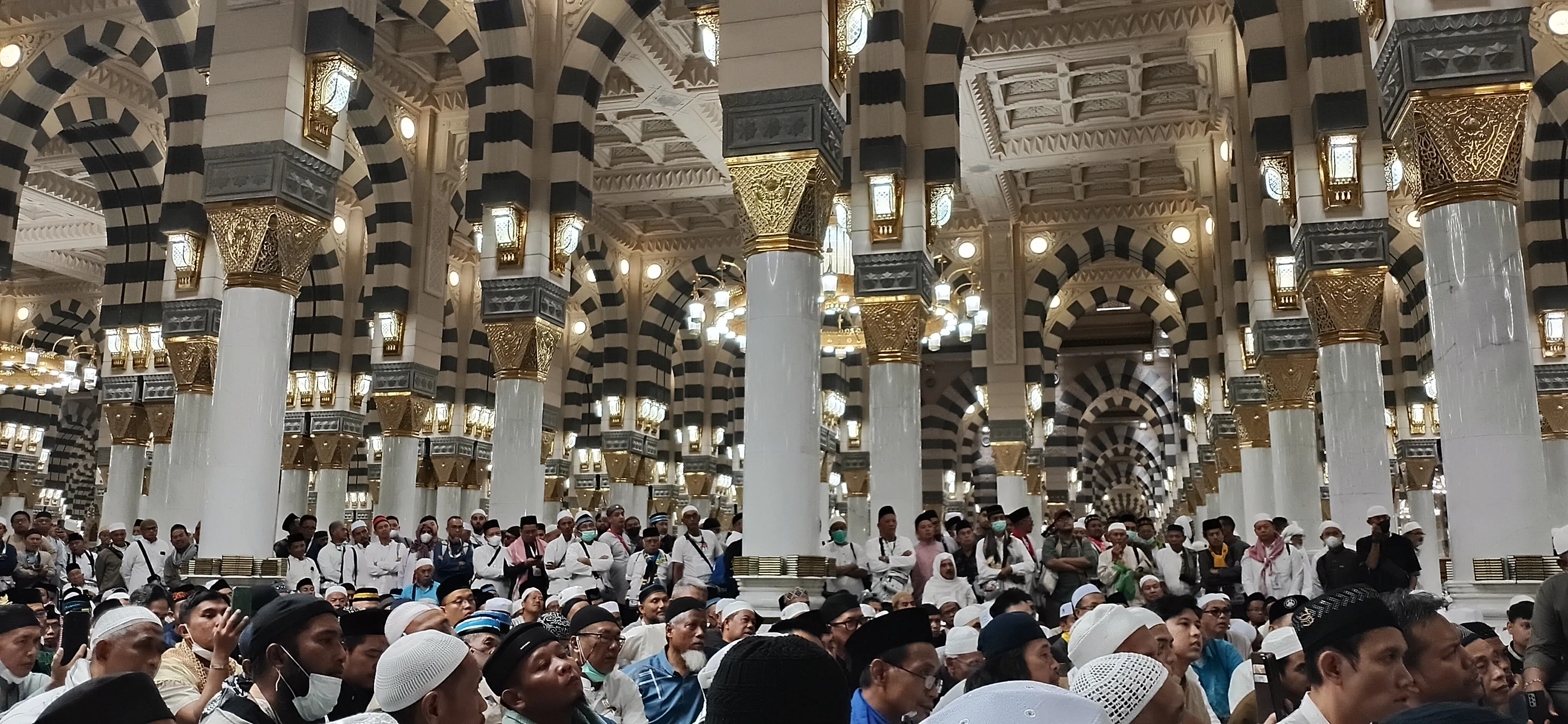 Jamaah Haji Antusias Ikuti Kajian Berbahasa Indonesia di Masjid Nabawi